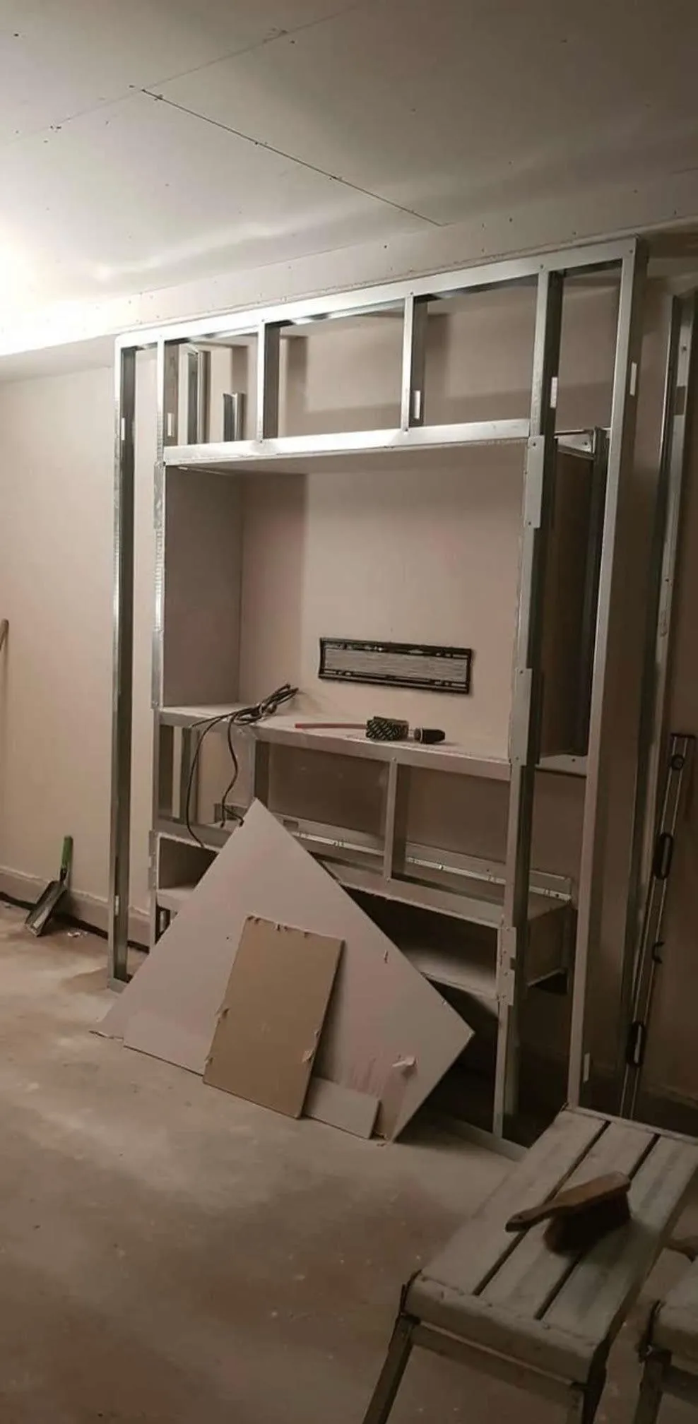 A room that has a bunch of items in it.